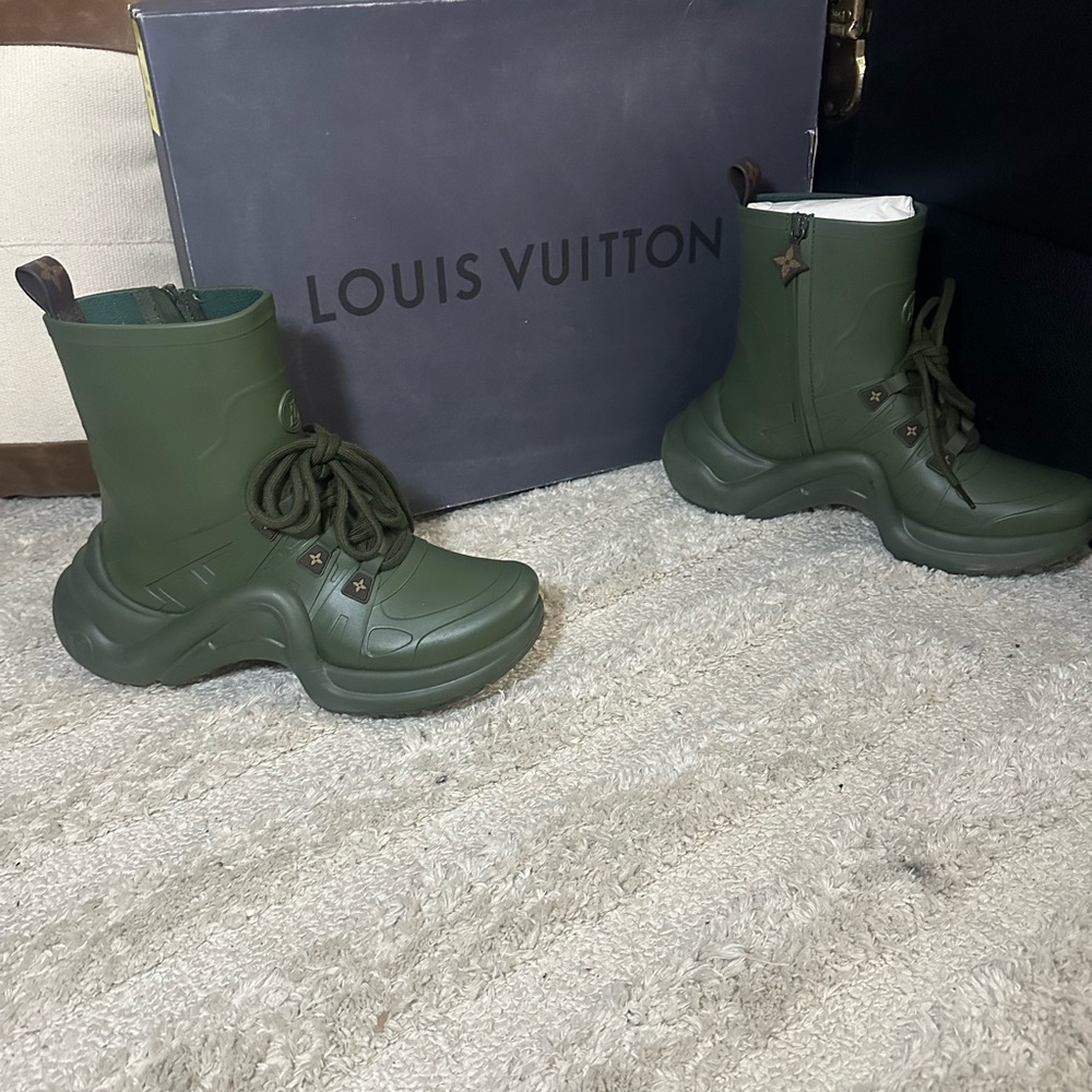 Louis Vuitton Olive Green Lace-Up Boots - Picture 8 of 8